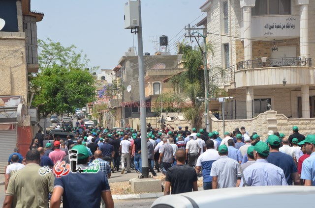 فيديو: كفرقاسم يتيمه اليوم ... الالاف في تشيع المرشد والمؤسس فضيلة العلامة الشيخ عبدالله نمر درويش الى مثواه الاخير